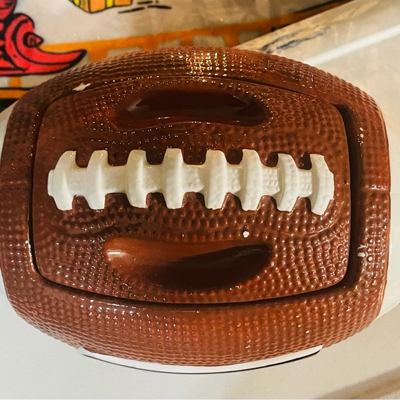 VINTAGE SNICKERS CERAMIC FOOTBALL SHAPED COVERED CANDY/COOKIE JAR - Picture 2 of 5